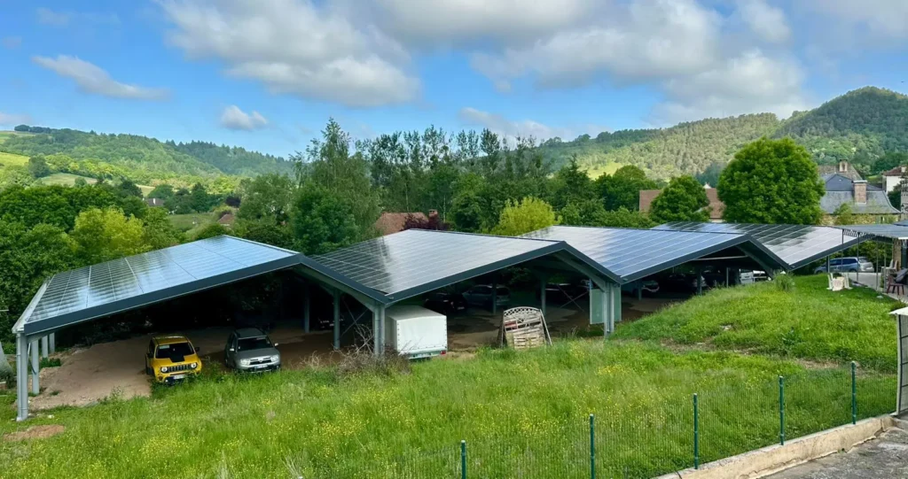 installation d'ombrières photovoltaïques en autoconsommation collective au Village de Vacances de Terrou, gestion partagée de l'énergie